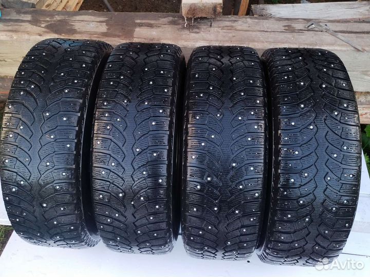Bridgestone Blizzak Spike-01 215/65 R16