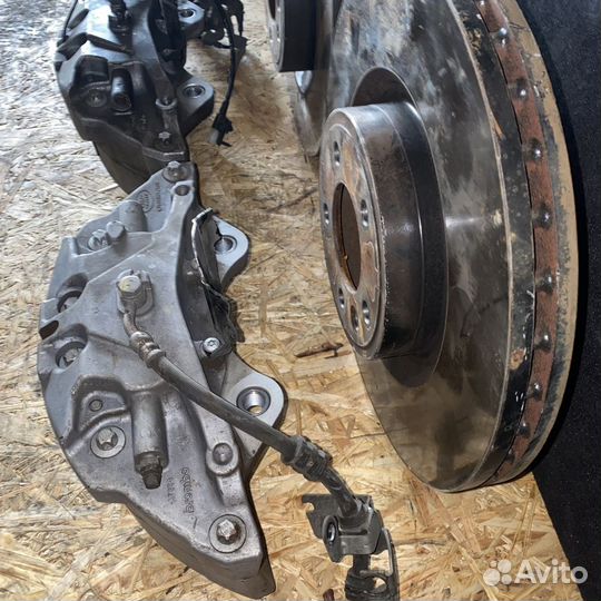 Комплект передних Суппортов Brembo Range Rover