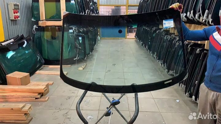 Лобовое стекло Audi a4