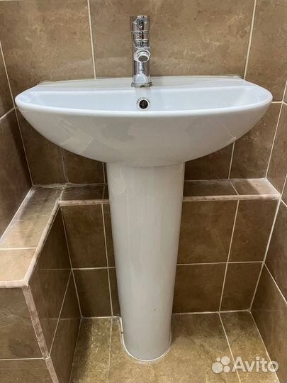 Раковина в ванную тюльпан