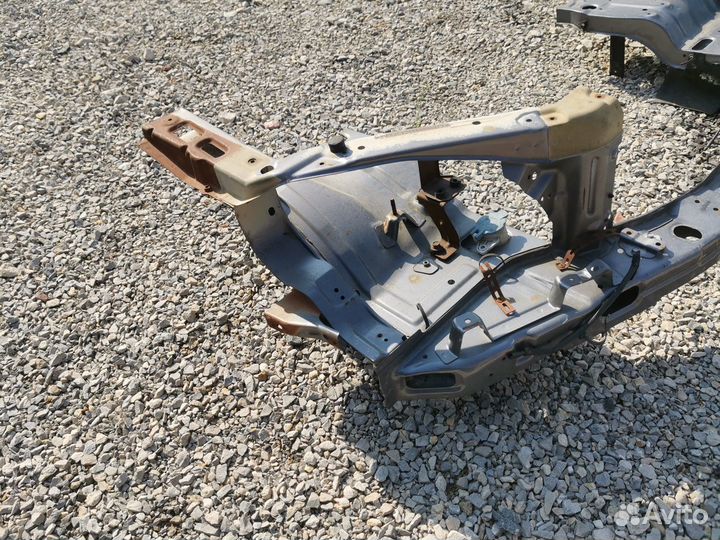 Панель передняя, телевизор Kia Sorento 1 BL