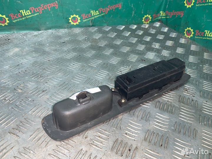 Кнопка стеклоподъемника переднего правого