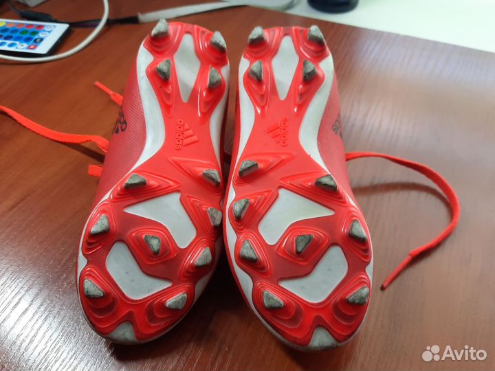 Футбольные бутсы adidas