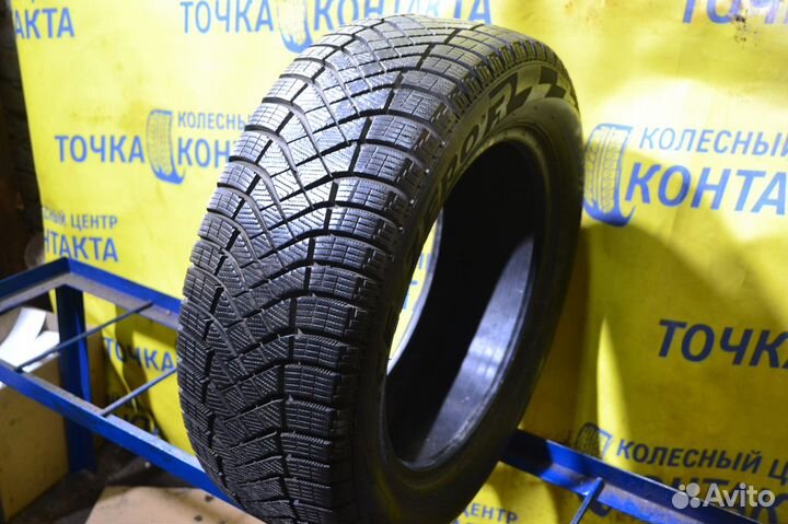 Pirelli Ice Zero FR 205/60 R16