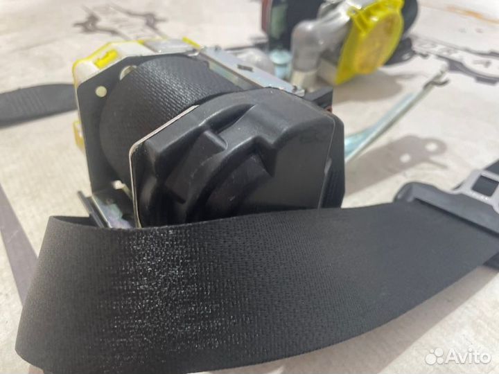 Ремень безопасности задний Lexus Rx F-Sport GYL25