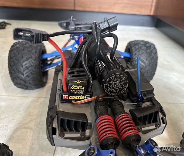 Traxxas e revo 1 8