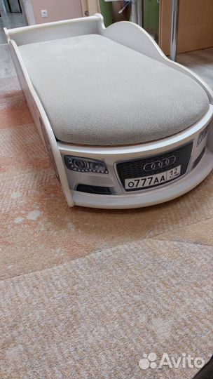 Детская кровать машина