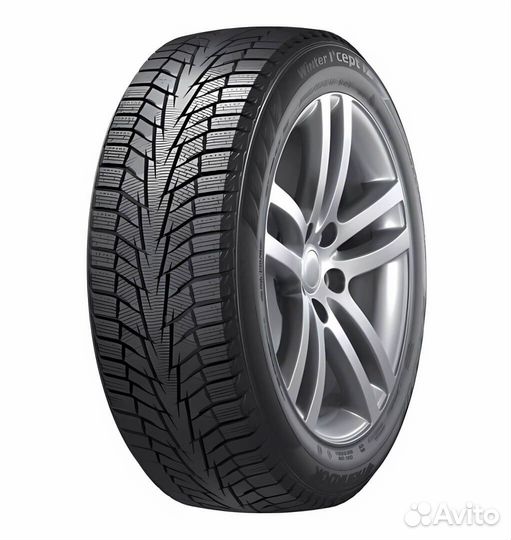Hankook Winter I'Cept iZ 2 W616 215/65 R17 99T
