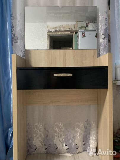 Камод с зеркалом