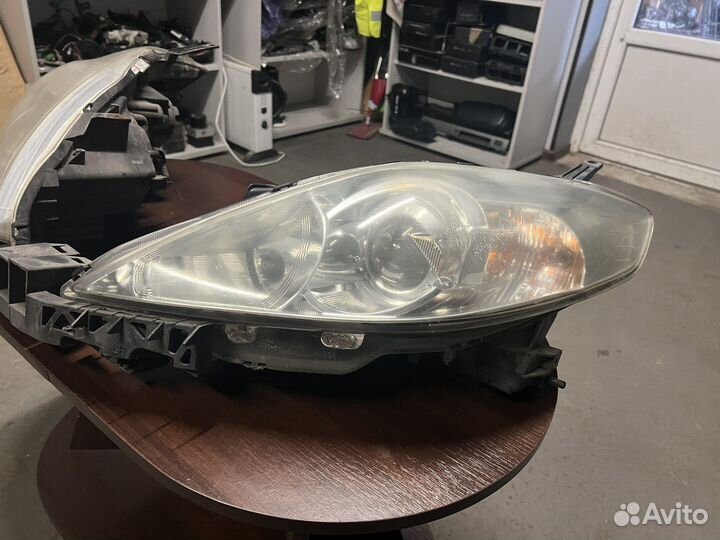 Mazda 5 Фары оригинал