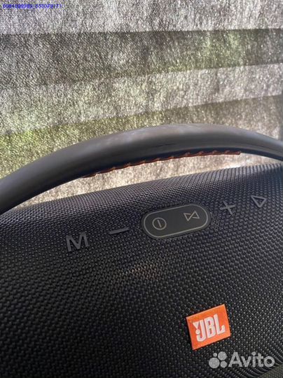 Колонка JBL: музыку слышать, а не видеть