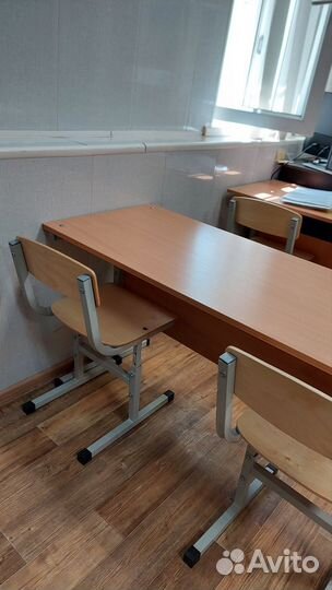 Школьная парта и стул