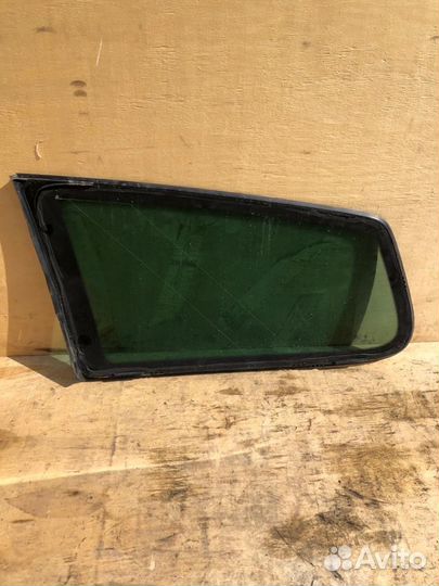 Глухое стекло заднее правое VW Passat B 7