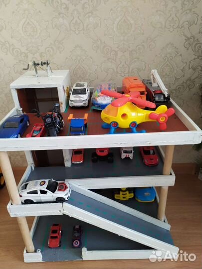 Трехярусная парковка. Паркинг