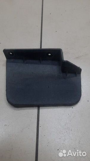 Брызговик задний правый перед колесом