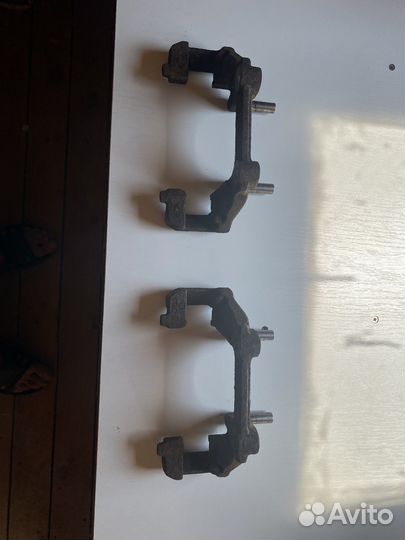 Скоба суппорта ауди тт