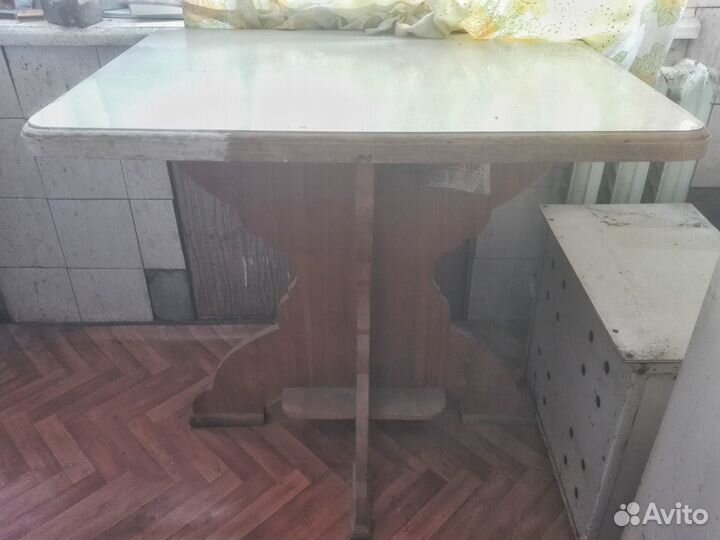 Стол обеденный массив