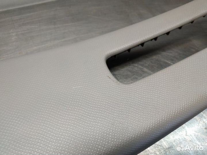 Накладка центральной стойки правая Toyota Yaris 2