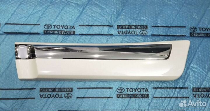 Молдинг Ленд Крузер 200 задней L двери белый перл