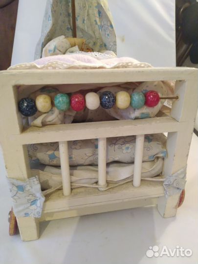 Кроватка старинная и кукла заводная Германия