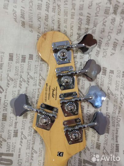 Бас-гитара пятиструнная Squier Deluxe Dimension V