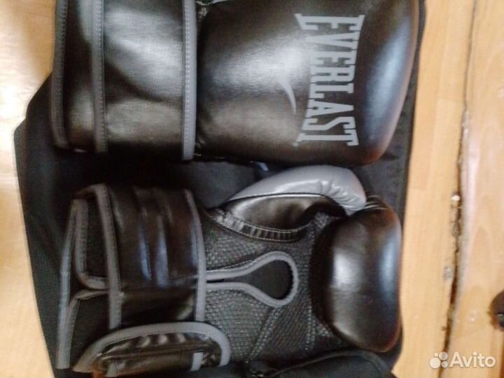 Боксерские перчатки everlast 14 унц
