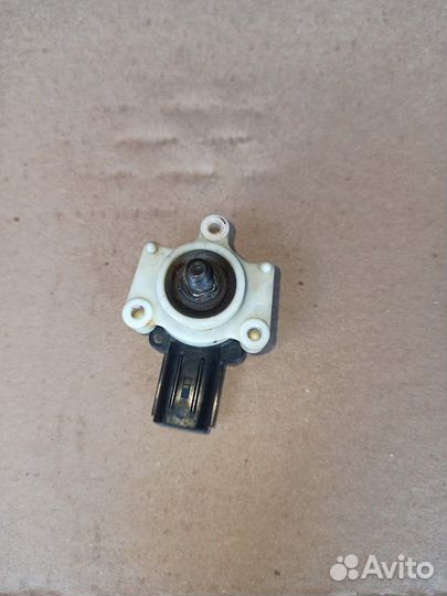 Датчик высоты дорожного просвета Toyota Avalon