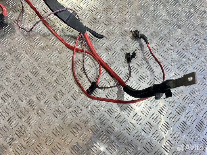 Плюсовой провод аккумулятора BMW F10