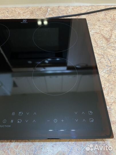 Индукционная варочная панель Electrolux