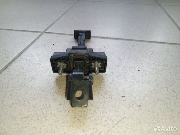 Ограничитель двери передний правый Renault Kaptur