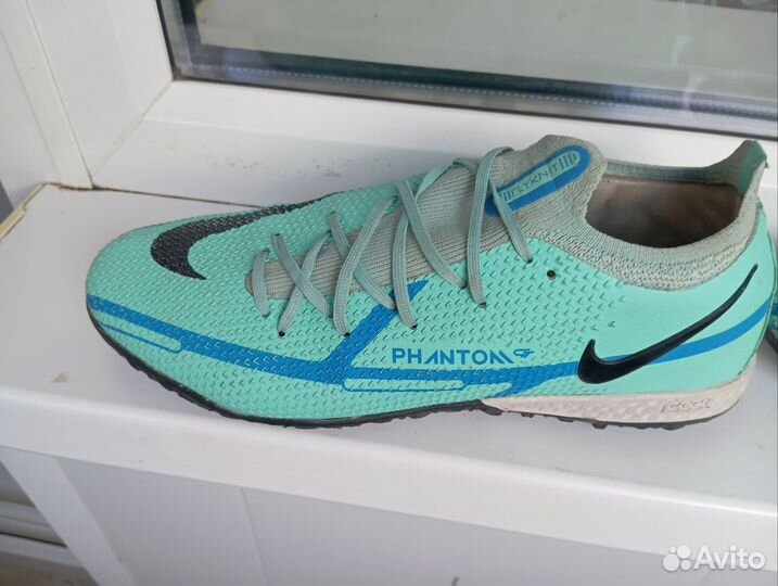 Футбольные бутсы