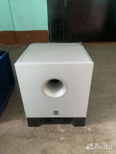 Активный сабвуфер yamaha