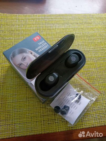 Наушники беспроводные вакуумные с pover bank