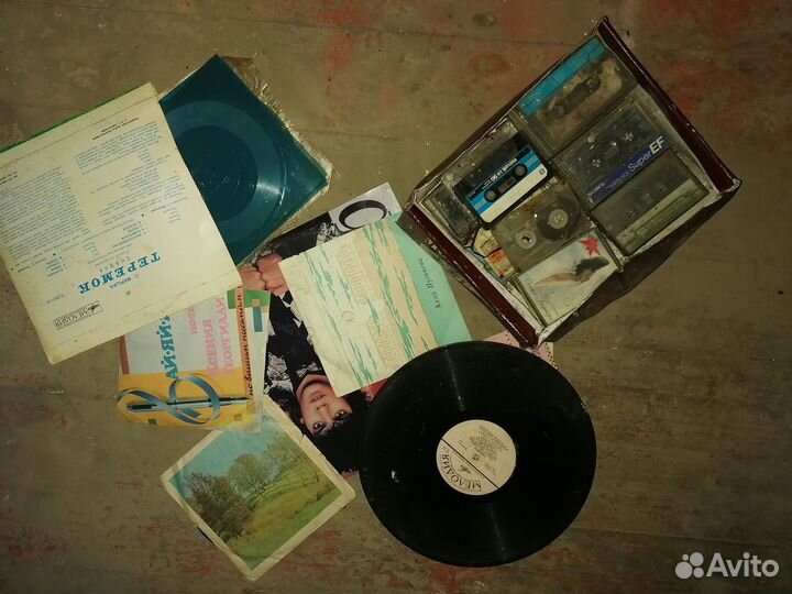 Пластинки, кассеты, видеокассеты