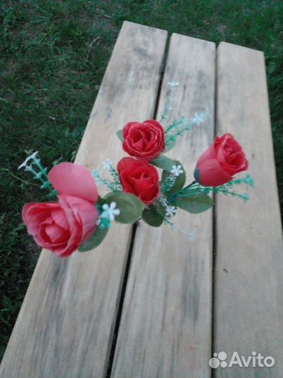 Цветы искусственные, 4 розы. На похороны