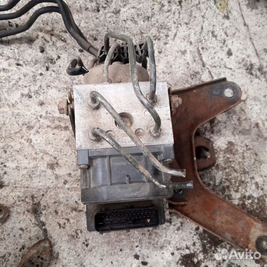 Блок абс toyota avensis т220