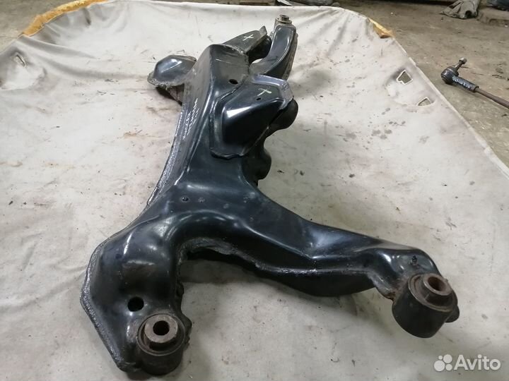 Балка подмоторная подрамник Nissan Primera 2000