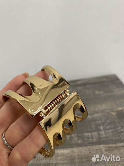 Браслет женский широкий металлический