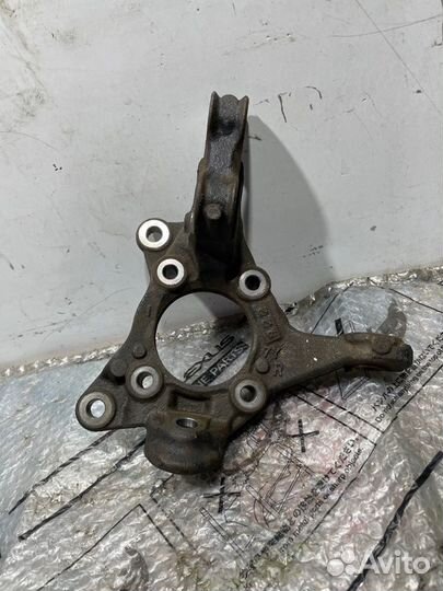 Кулак поворотный передний правый Lexus Rx 200T