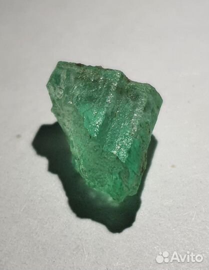 Изумруд (берилл) натуральный кристалл Урал