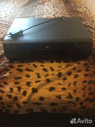 Видео касетный проигрыватель LG