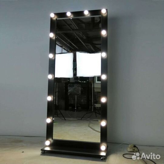 Гримёрное зеркало с лампочками