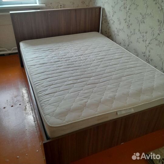 Кровать двухспальная с матрасом бу 140 200