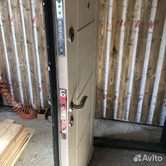 Дверь входная металлическая уличная