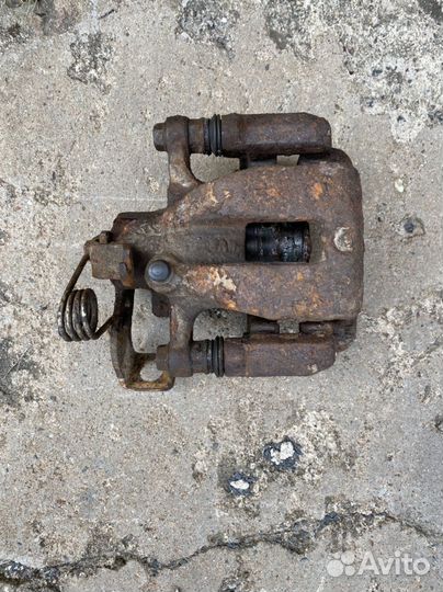 Суппорт задний левый Hyundai/Kia 583101RA30