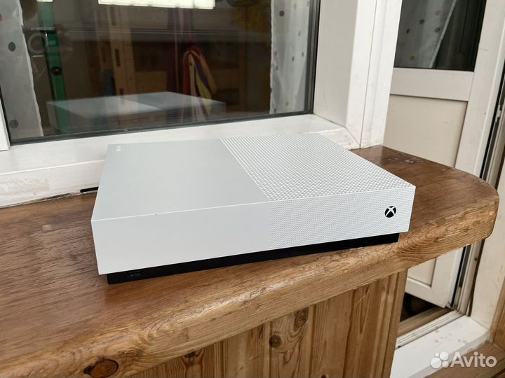 Xbox One s 1tb с играми