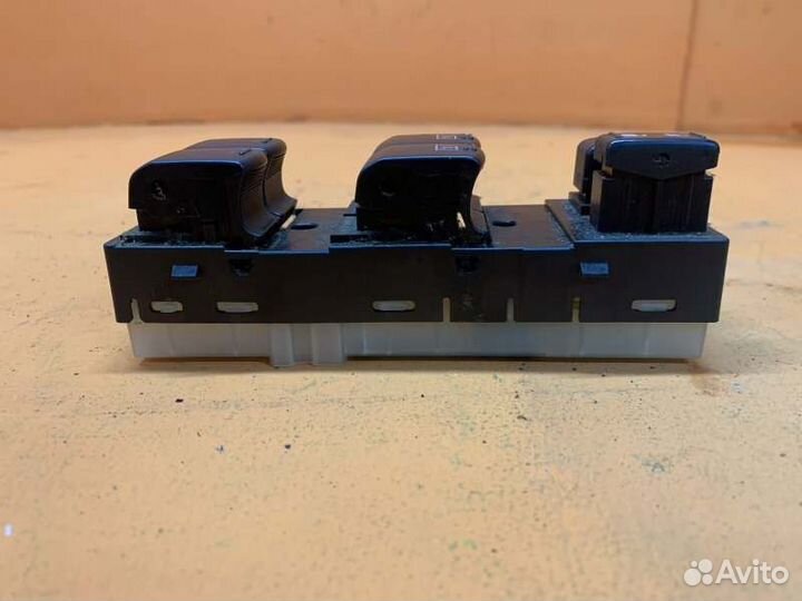 Блок управления стеклоподъемниками передний левый