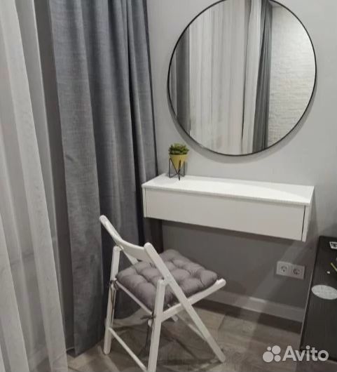 Новая белоснежная подвесная консоль тумбочка