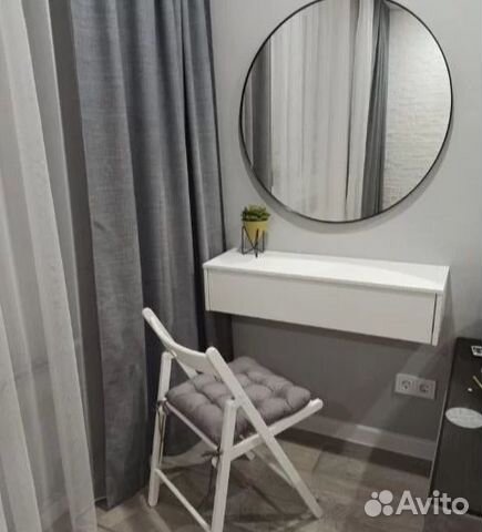 Новая белоснежная подвесная консоль тумбочка