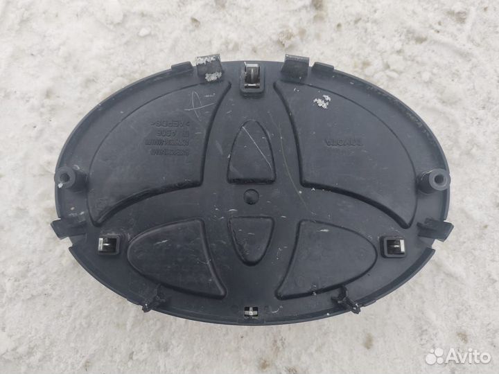 Эмблема решетки радиатора Toyota Prado 150